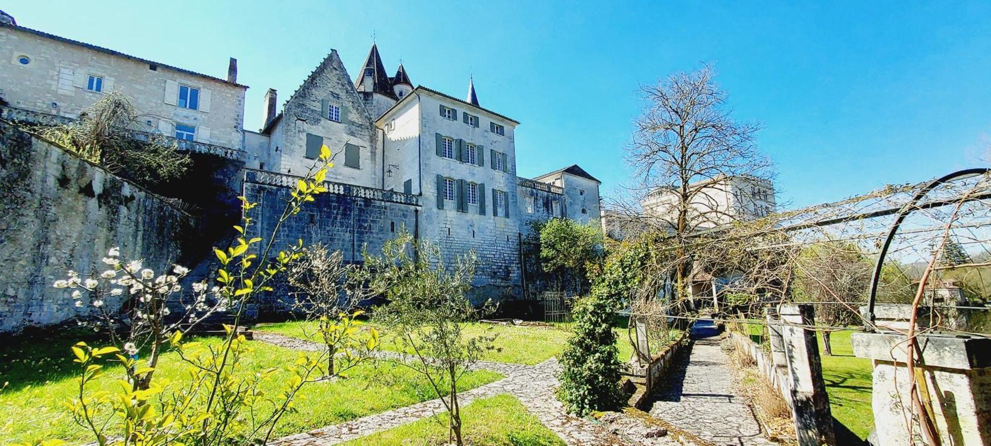 Chateau Des Senechaux, Bourdeilles 외부 사진